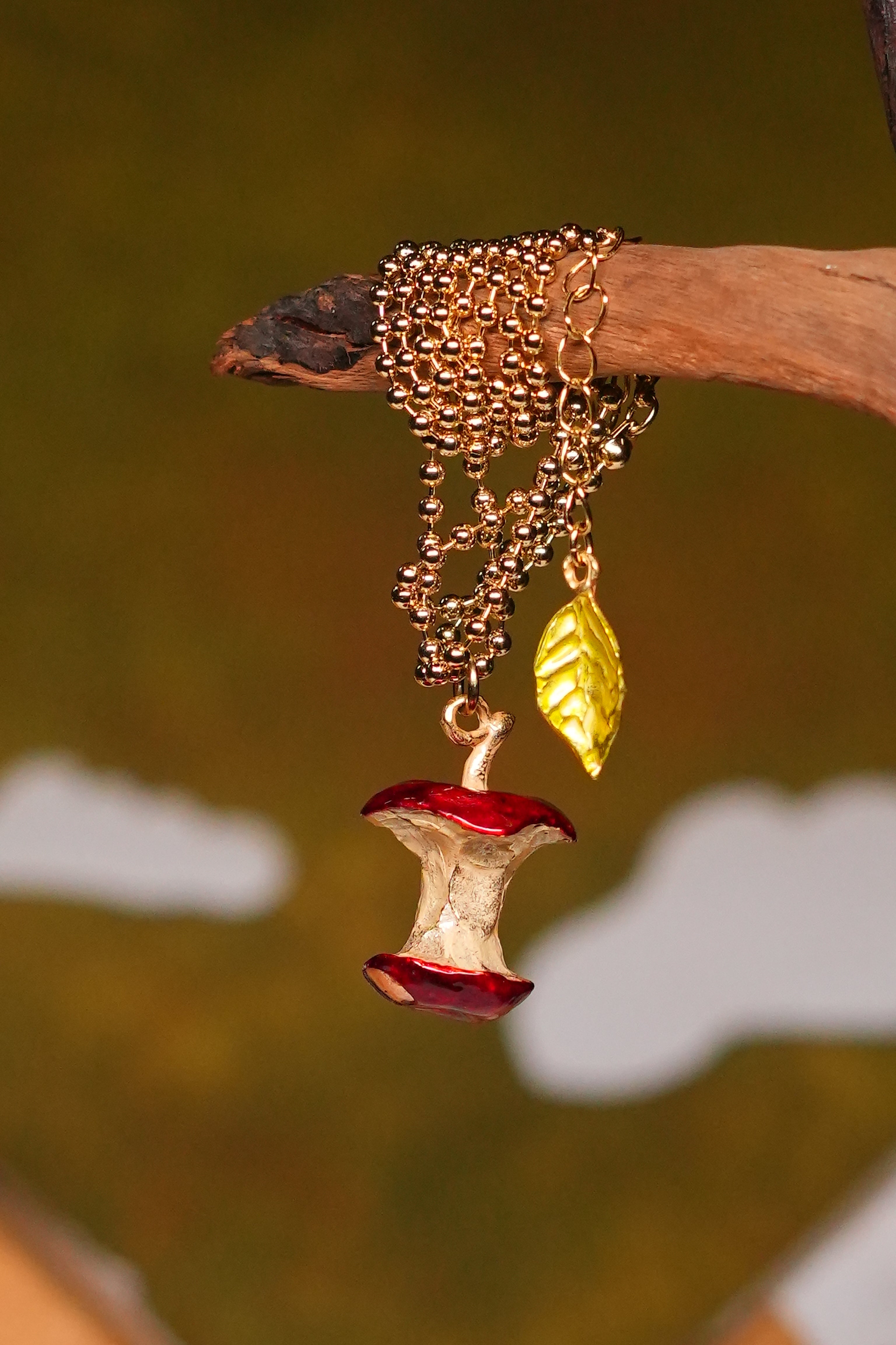 APPLE NECKLACE